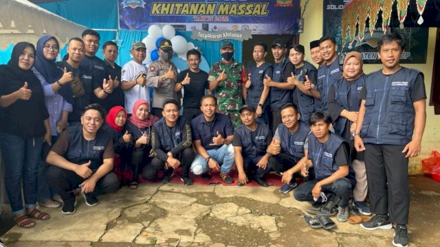 Bakti Sosial Khitanan Massal yang digelar oleh Solidaritas Pemuda Kalabbirang di Kabupaten Pangkep, Minggu (19/06/2022). (Istimewa)