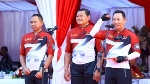 Kapolri Jenderal Pol Listyo Sigit Prabowo, saat membuka Fun Bike dalam rangka Hari Ulang Tahun (HUT) Bhayangkara ke-76. (Istimewa)