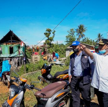 Tinjau Korban Angin Puting Beliung di Maros, Andi Sudirman Beri Dukungan Pemulihan Kondisi