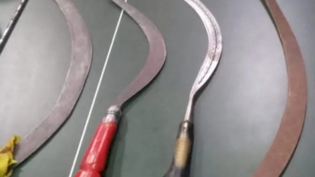 Barang bukti senjata tajam yang diamankan tim perintis presisi Polres Metro Jakarta Timur. (Istimewa)