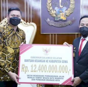 Upaya Pemulihan Sektor Pariwisata dan Ekonomi, Andi Sudirman Serahkan Rp12,4 Bantuan Keuangan untuk Gowa