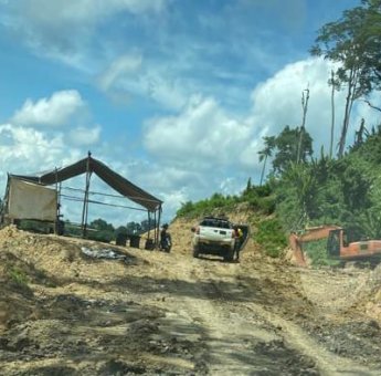 Diprotes Warga Karena Tutup Jalan Kampung, PT SBE Sebut Ada Penambangan Ilegal Manfaatkan Akses Jalan