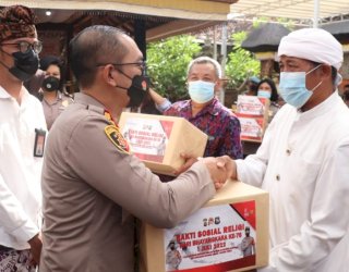 Polresta Denpasar Bagikan 100 Paket Sembako, Dalam Bakti Sosial Religi Sambut Hari Bhayangkara