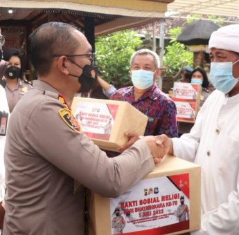 Polresta Denpasar Bagikan 100 Paket Sembako, Dalam Bakti Sosial Religi Sambut Hari Bhayangkara