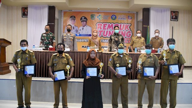 6 Kepala Desa Terbaik Percepatan Penurunan Stunting di Luwu Utara Terima Penghargaan