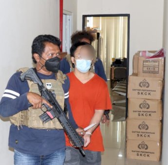 Polisi Tangkap Pelaku Penusukan WNA China, Diduga Motif Perselingkuhan