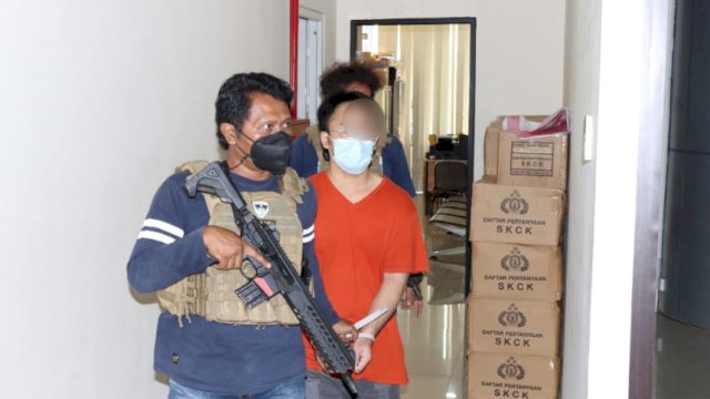 XT (33) pelaku penusukan WNA ditangkap di sebuah Apartemen Kawasan Grogol, Jakarta Barat. (Istimewa)