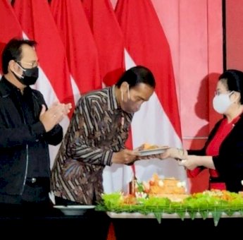 Ulang Tahun Ke 61, Presiden Jokowi Dapat Kejutan Mesra Dari Megawati
