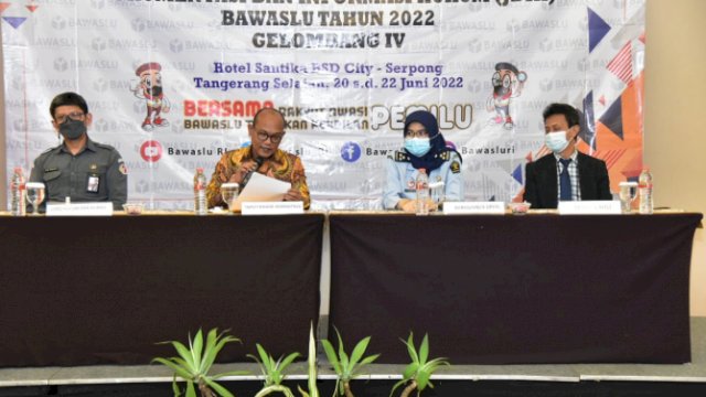Deputi Bidang Administrasi Ferdinand Eskol Tiar Sirait menyampaikan optimis raih penghargaan terbaik di JDIHN Award di Tangerang Selatang, Senin (20/06/2022) malam. (Foto: Publikasi dan Pemberitaan Bawaslu RI)