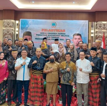 Deng Ical Lantik Pengurus DPD Permas Papua di Abepura