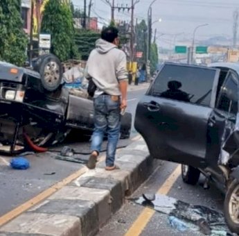 Mobil Pickup Hilang Kendali di Tangsel, Empat Orang Luka-Luka