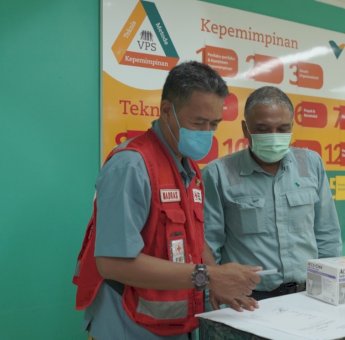 PT Vale Salurkan 55.800 Blood Lancet ke PMI Lutim