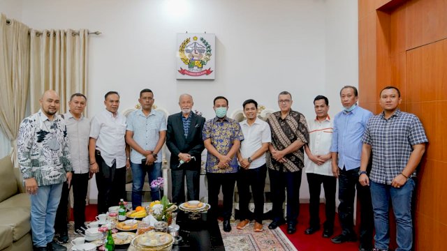Gubernur Sulsel Andi Sudirman Sulaiman, saat menerima kunjungan Paduka Yang Mulia Wali Nanggroe Aceh, Tgk Malik Mahmud Al Haytar, Rabu (22/06/2022). (Istimewa)