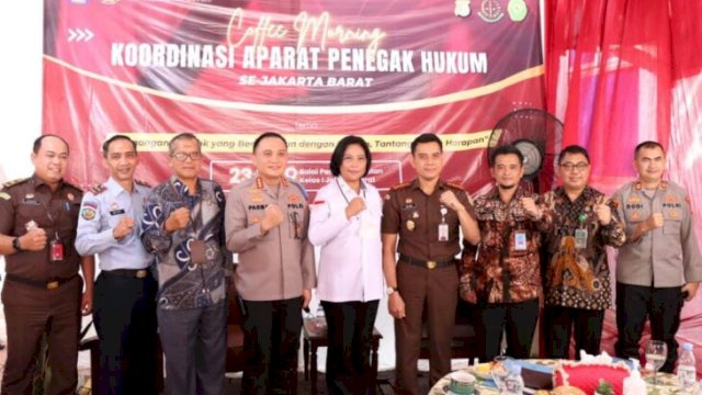 Kapolres Metro JakBar Kombes Pol Pasma Royce dalam Coffee Morning, membahas kasus penanganan perkara anak yang berhadapan dengan hukum (ABH). (Ist)