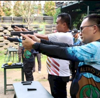 Pejabat Polda Metro Jaya Ikuti Kapolda Cup 2022 Menembak di Perbakin Senayan
