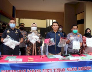 Polda Kalbar Ungkap Peredaran Narkoba 3,3 Kilogram Hasil Pencucian Uang Rp1 Miliar