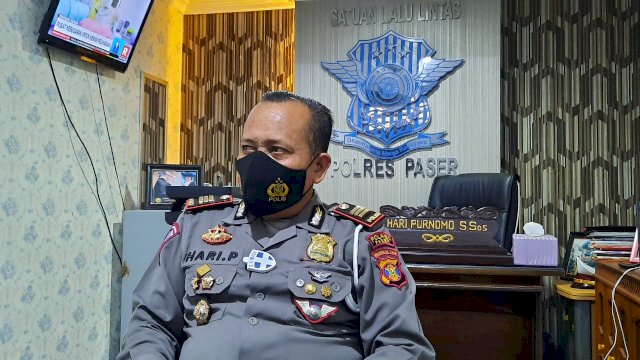 Kasatlantas Polres Paser AKP Hari Purnomo, saat ditemui di Ruang Kerjanya, Kamis (23/06/2022). (Istimewa)