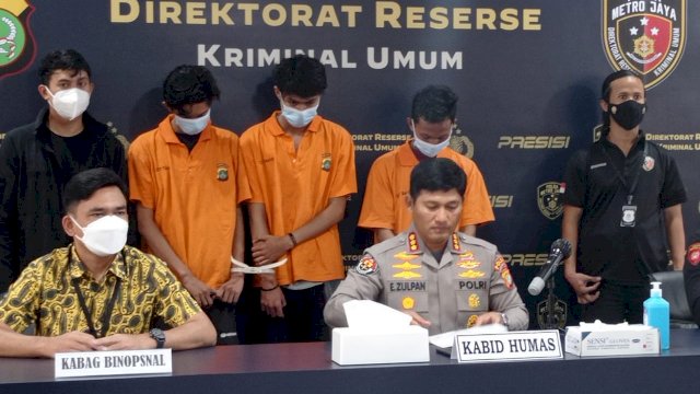 Tiga pelaku begal motor dengan sajam dan air keras terancam hukuman 12 tahun penjara. (Foto: Wahyu Widodo/Republiknews.co.id)