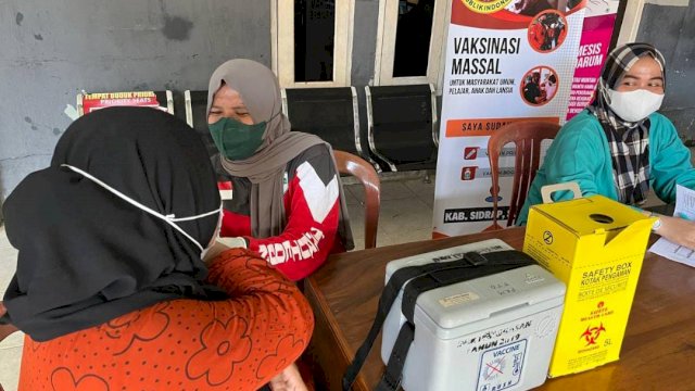 Korwil BIN Sidrap melaksanakan vaksinasi Covid-19 untuk menekan penyebaran varian baru Covid-19. Foto/Dok. BIN Sulsel