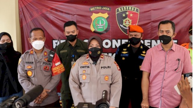 Kapolsek Tebet, Kompol Chintya Intania dan jajarannya saat menggelar Press Confrence Penculikan Anak, Polisi hingga kini masih kejar pelaku. (Istimewa)