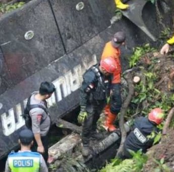 Bus Pariwisata Terjun ke Jurang di Tasikmalaya, 3 Tewas, Puluhan Luka-luka