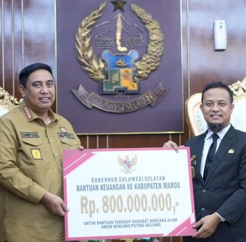 Respon Bencana Angin Puting Beliung di Maros, Gubernur Andi Sudirman Serahkan Bantuan Rp 800 Juta