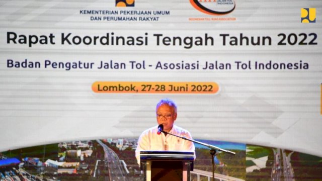 Menteri PUPR memberikan sambutan saat Rakor Badan Pengatur Jalan Tol - Asosiasi Jalan Tol di Lombok, NTB, Senin (27/06/2022). (Istimewa)