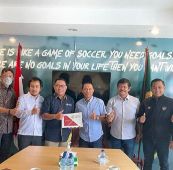 Ketemu Sekjen PSSI, Fary Francis Paparkan Ide Besar Prabowo Tentang Sepak Bola Indonesia