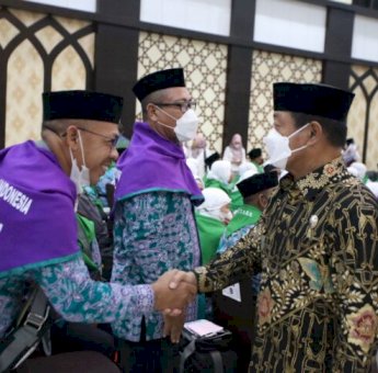 Lepas 72 Jemaah Calon Haji, Wabup Gowa Harap Jaga Kebersamaan di Tanah Suci