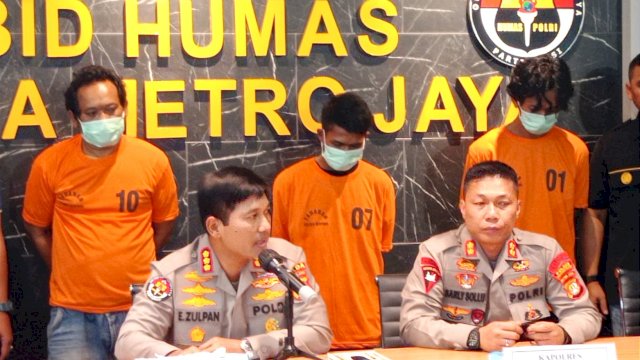 Pelaku pencuri dan pembunuh korban berikut dua penadah dihadirkan saat press confrence di Polda Metro Jaya, Rabu (29/06/2022). (Foto: Wahyu Widodo/Republiknews.co.id)