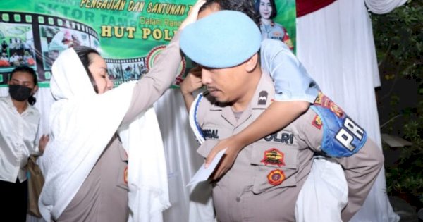 Sambut HUT Bhayangkara Polsek Tambora Santuni Puluhan Anak Yatim Piatu