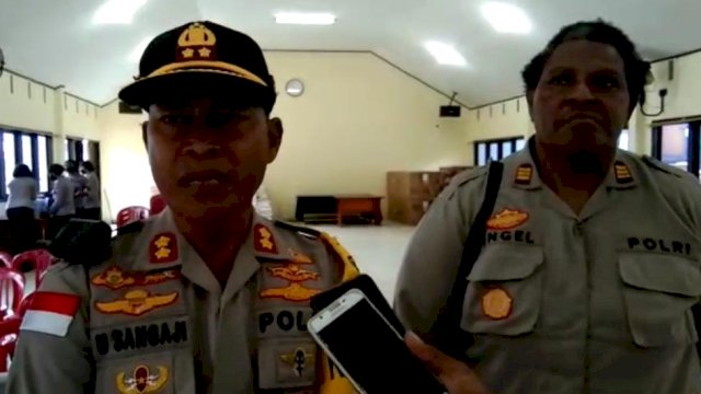 Kapolres Merauke AKBP Untung Sangaji, memberikan keterangan Pers di Aula Polres Merauke. (Foto: Hendrik Resi/republiknews.co.id)