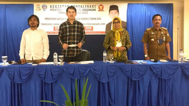 Anggota DPRD Makassar, Eric Horas saat menyosialisasikan Perda Nomor 2 Tahun 2016 tentang Tanggung Jawab Sosial dan Lingkungan Perusahaan (CSR) di Hotel Grand Asia, Makassar, Selasa (31/5/2022). (Foto: Istimewa)