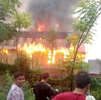 Diduga Tabung Gas Meledak, Satu Rumah Panggung di Jeneponto Ludes Terbakar