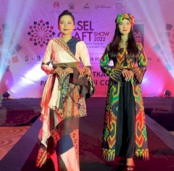 Batik Rongkong Sita Perhatian Pengunjung Sulsel Craft Show 2022