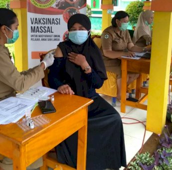 Binda Sulsel Bersama Dinkes Vaksinasi Covid-19 Remaja Hingga Lansia di Lutim