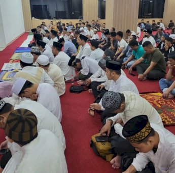 Berbagi Cerita Bersama Anak Yatim di Pengajian Malam Jumat, Ini Pesan Andi Amran Sulaiman