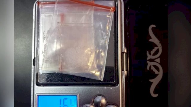 Barang bukti sabu beserta alat takar yang diamankan Sat Res Narkoba Polres Bone dari Tangan Petani di Desa Pitumpidange. (Istimewa)