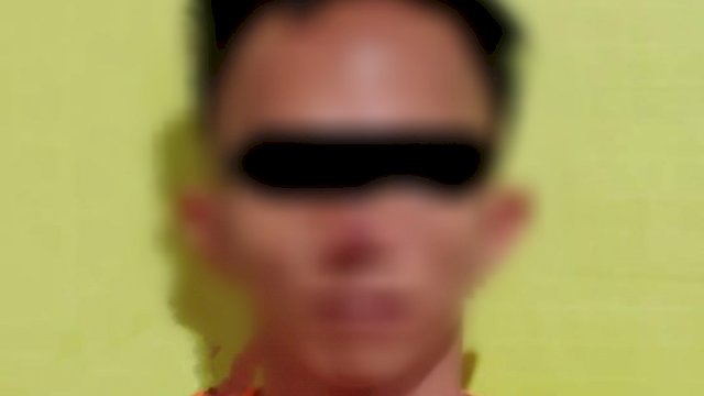 Pelaku AG menguras isi ATM korbannya dengan cara mengganjal ATM. (Istimewa)