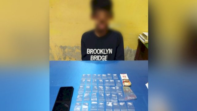 Pelaku MA bersama barang bukti sabu siap edar. (Istimewa)