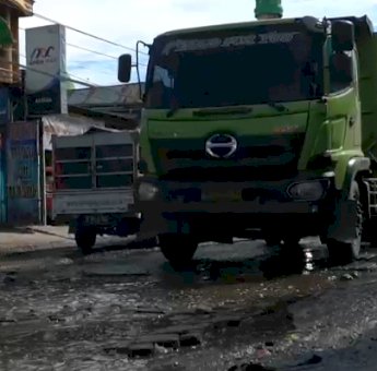 Beni Iskandar Buktikan penyebab Genangan di Jalan Raya Antang Bukan Kebocoran Pipa PDAM