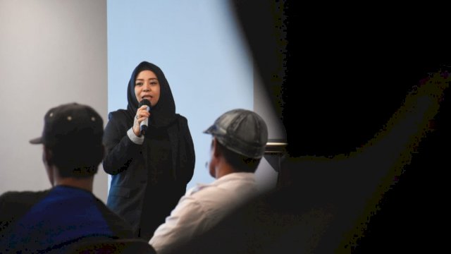 Anggota DPRD Kota Makassar Nunung Dasniar, mensosialisasilan Perda Nomor 4 tahun 2014 tentang Pengawasan, Pengendalian Pengadaan Peredaran dan Penjualan Minuman beralkohol, Sabtu (11/06/2022). (Istimewa)