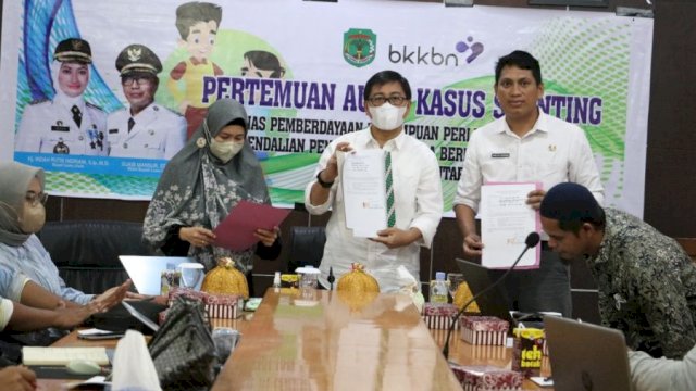 Penandatangan Komitmen Bebas Benturan Kasus Audit Stunting di Ruang Rapat Sekretaris Daerah. Jumat (17/6/2022)