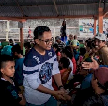 Legislator Makassar Ray Suryadi Arsyad Serahkan Bantuan Korban Kebakaran di Kecamatan Wajo