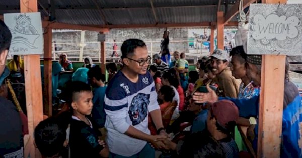 Legislator Makassar Ray Suryadi Arsyad Serahkan Bantuan Korban Kebakaran di Kecamatan Wajo