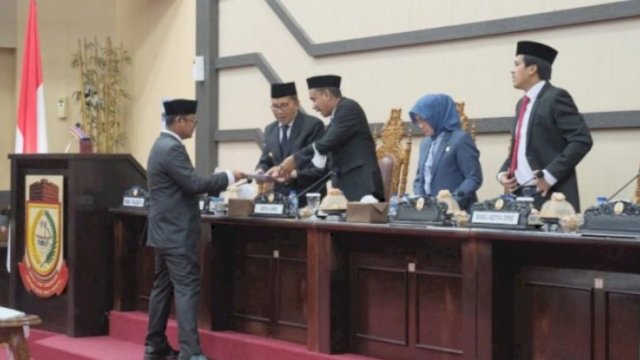 Suasana rapat paripurna terkait penyampaian rekomendasi terhadap LKPJ Walikota Makassar Tahun Anggaran 2021, Jumat (27/5/2022). (Foto: Istimewa)