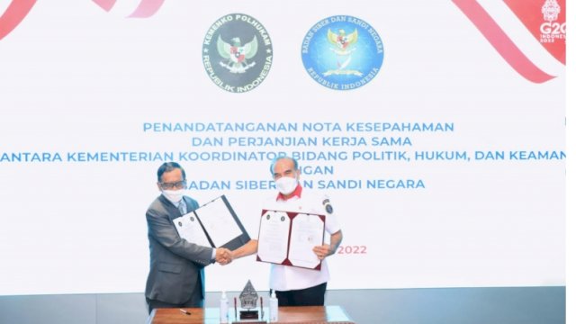 Badan Siber dan Sandi Negara (BSSN) melakukan penandatanganan nota kesepahaman dan perjanjian kerjasama dengan Kementerian Koordinator Bidang PolitikHukum dan Keamanan (Kemenkopolhukam), Selasa (31/05/2022).