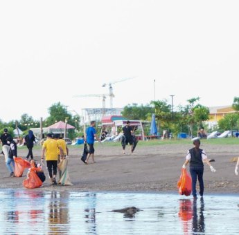 Accor Makassar Galakkan Aksi Selamatkan Bumi Dengan Bersih-Bersih Pantai