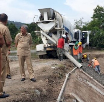 Pacu Pembangunan Saluran Induk Pekkabata, Bupati Pinrang Cek Progres Pengerjaan