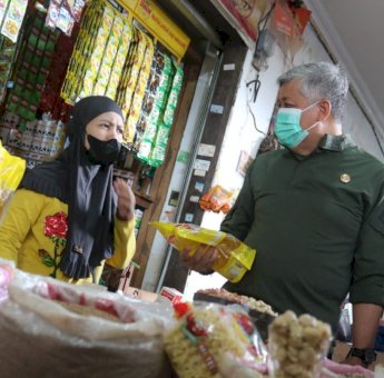 Irwan Hamid Sidak Pasar Sentral Pinrang, Cek Ketersediaan dan Kestabilan Harga